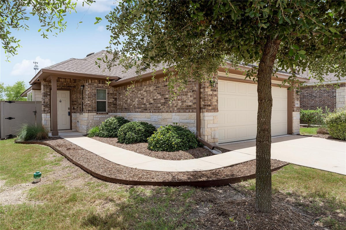 View 4719 Portillo WAY in Sorento 4719 Portillo WAY - front exterior - Luxury home in Sorento, Pflugerville, TX