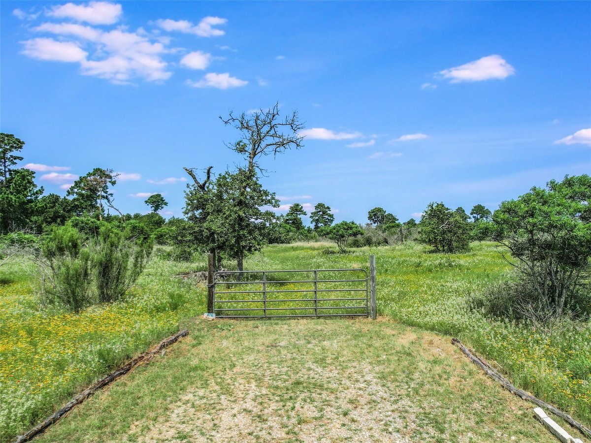 476 McAllister Rd - front exterior - Luxury lot in Ashland Pines, Bastrop, TX