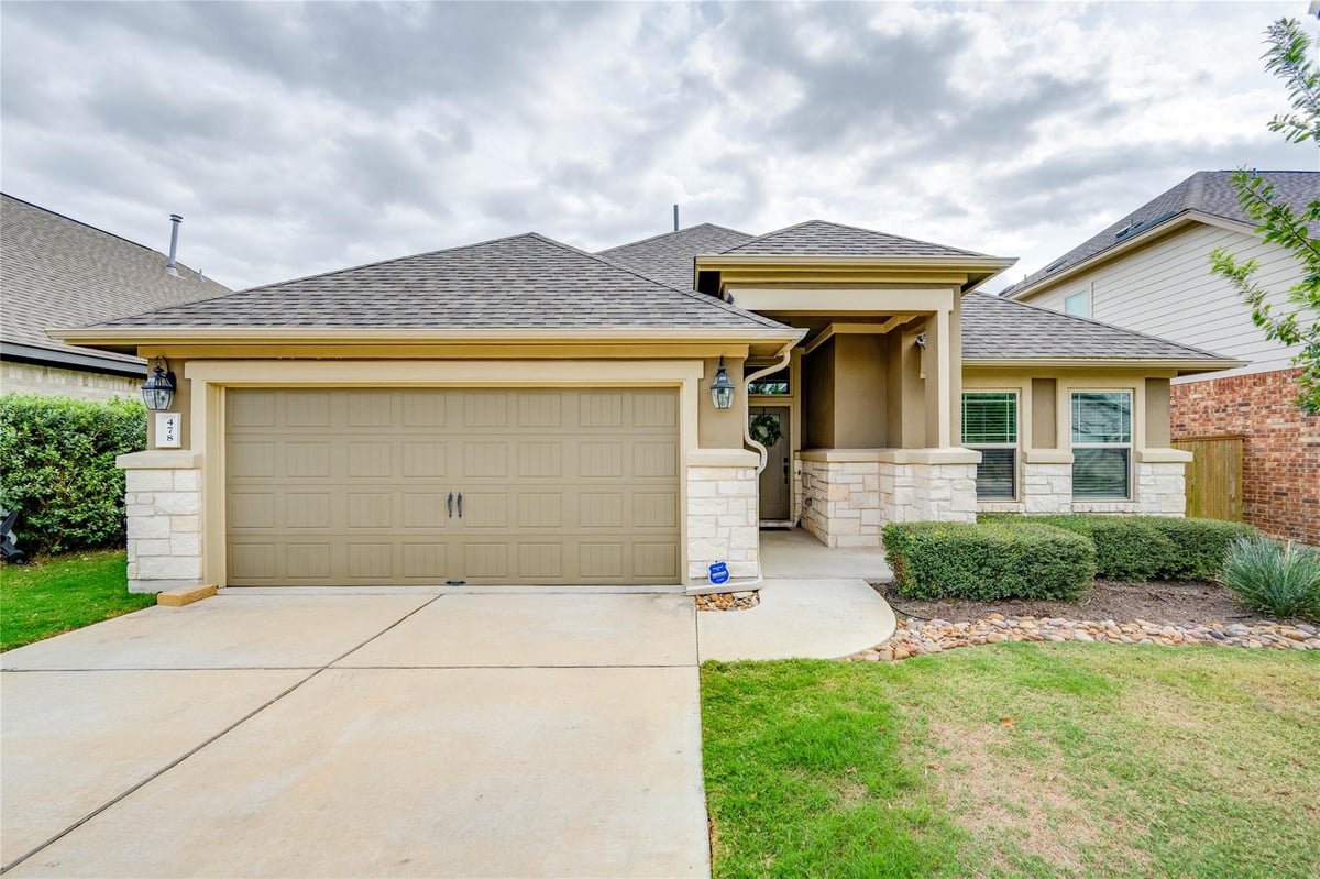 Living area at 478 Coyote Creek Way - 3 bed 2 bath home