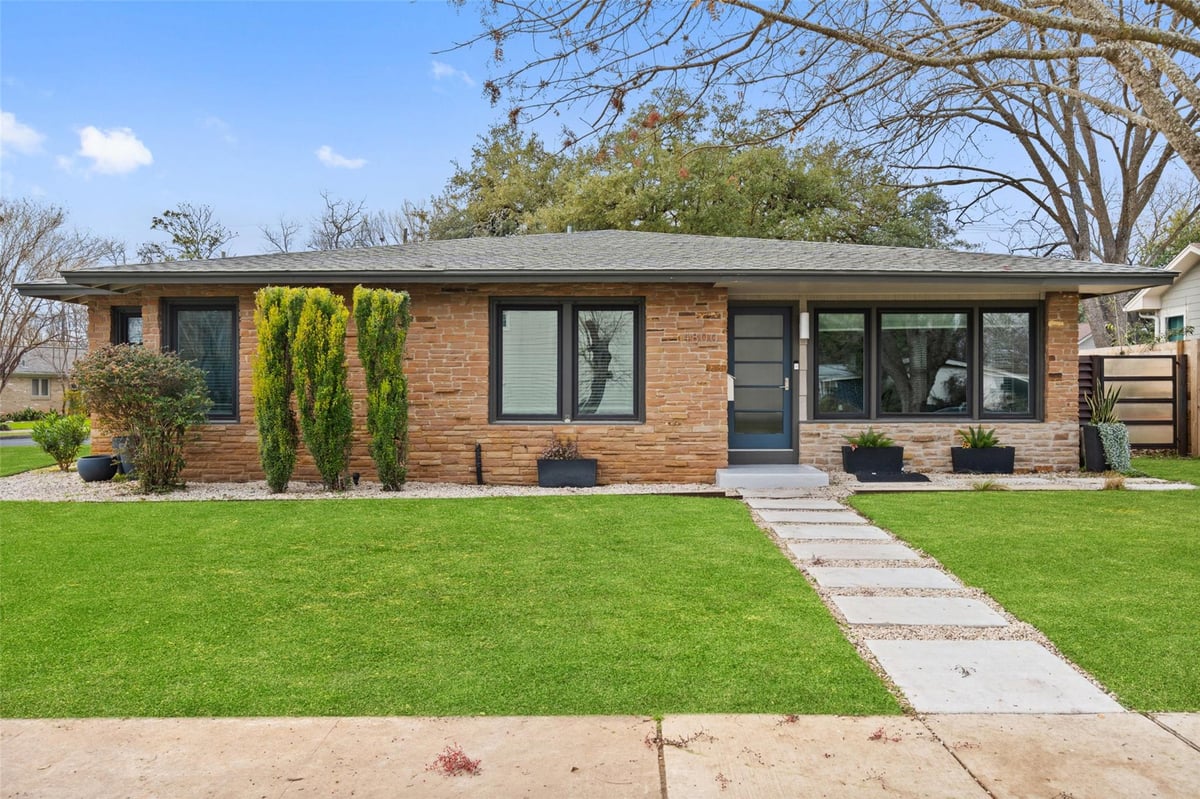 View 4800 W Frances PL in Highland Village Sec 02 Pt 01 4800 W Frances PL - front exterior - Luxury home in Highland Village Sec 02 Pt 01, Austin, TX