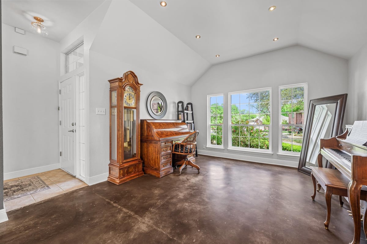 Living area at 4801 Counts Cv - 3 bed 2 bath home