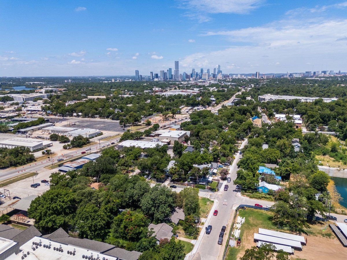 View 4801 Gonzales ST in Chunn 4801 Gonzales ST - property photo 1 - Luxury lot in Chunn, Austin, TX