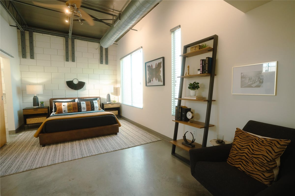 Living area at 4801 S Congress Ave Unit #H5 - 2 bed 2 bath home