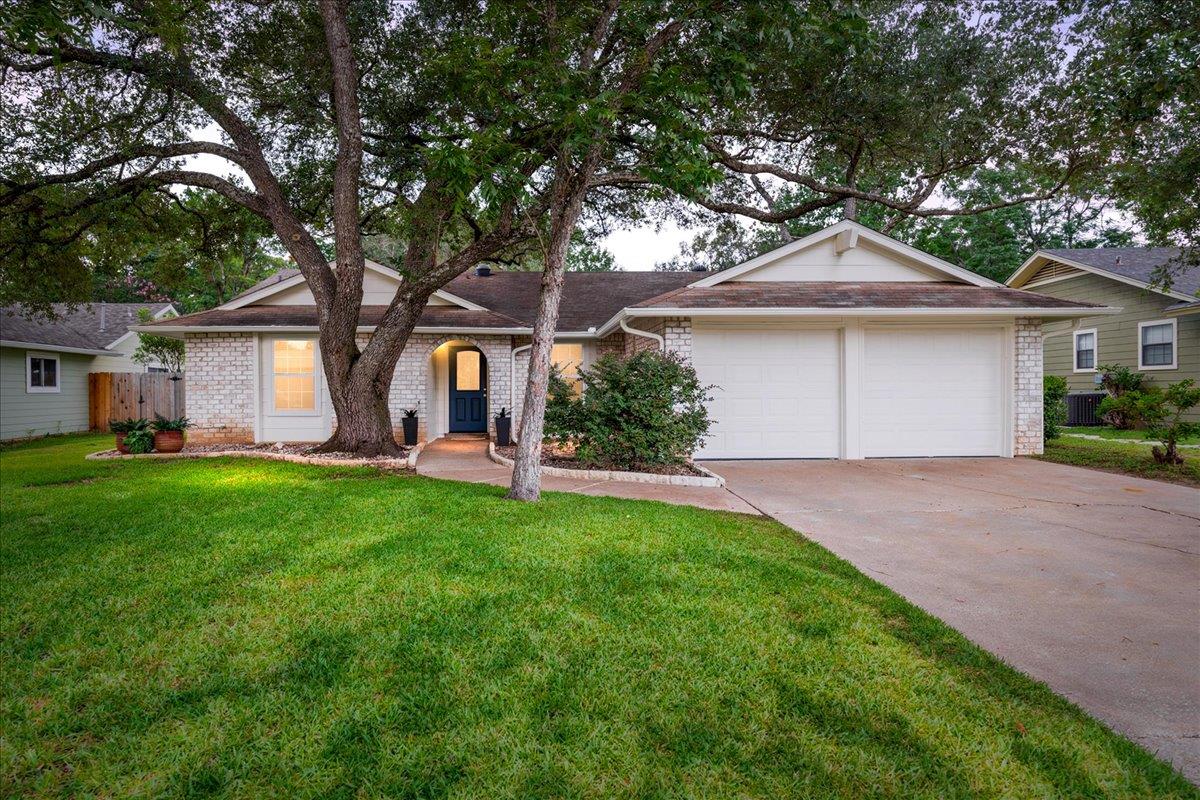 View 4805 Canyonbend CIR in Travis Country 4805 Canyonbend CIR - front exterior - Luxury home in Travis Country, Austin, TX