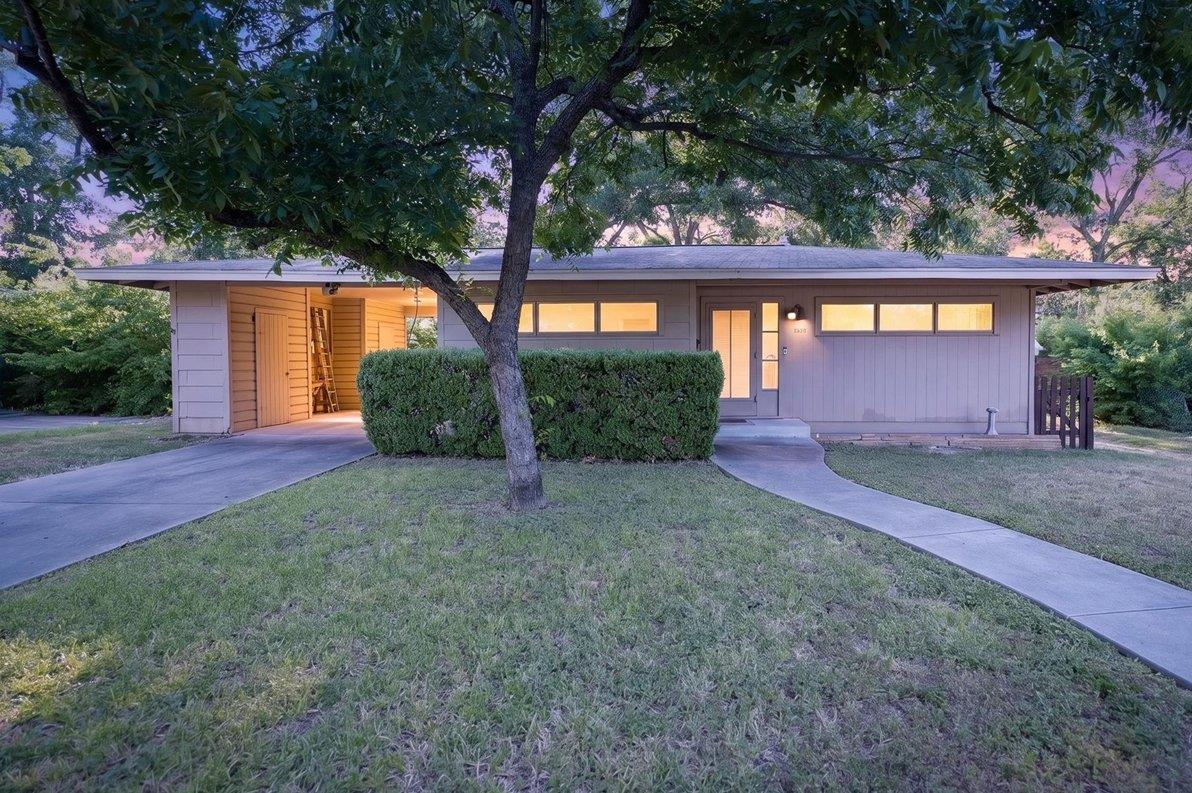 View 4809 Westfield DR in Highland Village Sec 02 Pt 02 4809 Westfield DR - property photo 1 - Luxury home in Highland Village Sec 02 Pt 02, Austin, TX