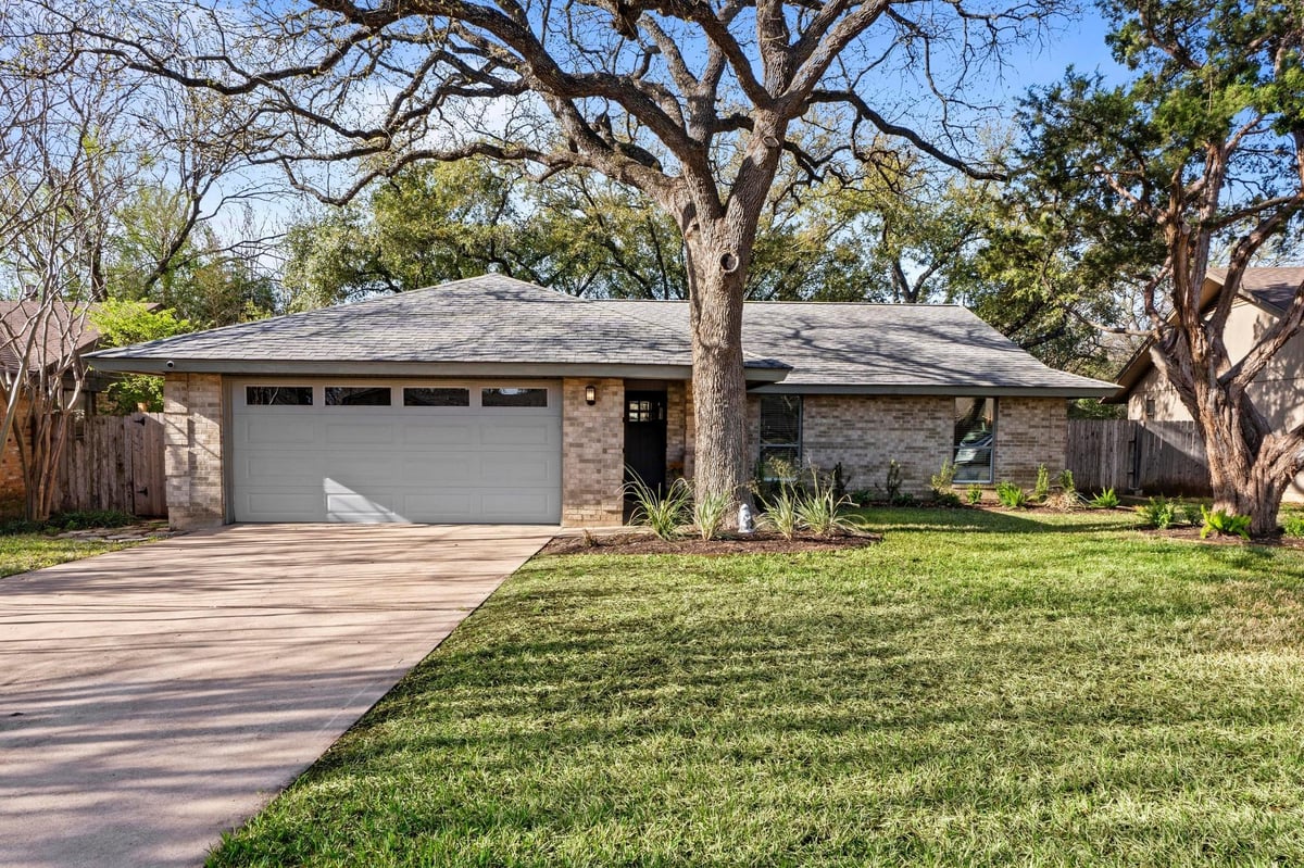 View 4811 Canyonbend CIR in Travis Country 4811 Canyonbend CIR - front exterior - Luxury home in Travis Country, Austin, TX