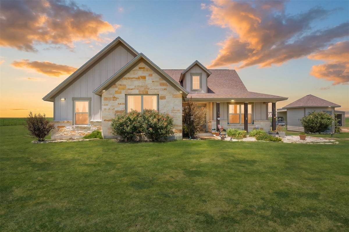 View 4846 County Road 327 in Lane & Repa Sub 4846 County Road 327 - property photo 1 - Luxury home in Lane & Repa Sub, Granger, TX