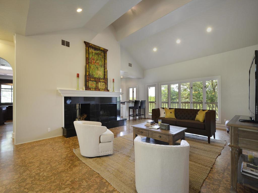 View 49 Pascal Ln in Rob Roy 49 Pascal Ln - property photo 1 - Luxury home in Rob Roy, Austin, TX