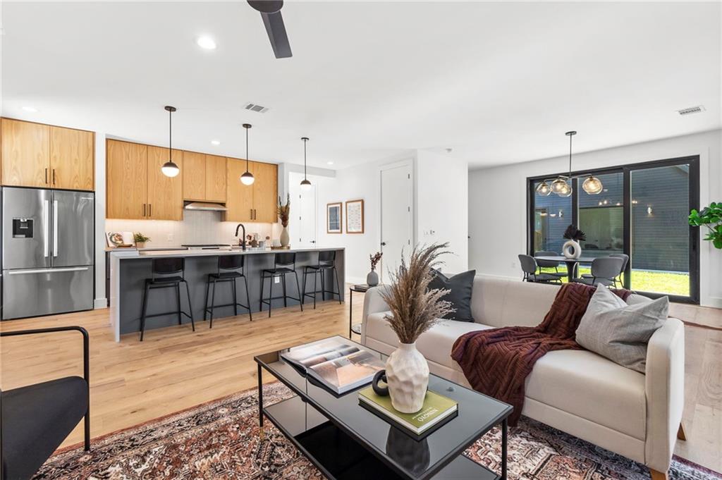 View 4901 Santa Anna St Unit #B in Chernosky 4901 Santa Anna St Unit #B - front exterior - Luxury home in Chernosky, Austin, TX