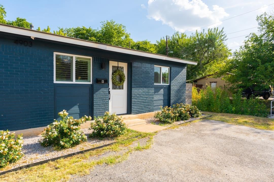 View 4903 Richmond Ave Unit #B in Glenwood Square 4903 Richmond Ave Unit #B - property photo 1 - Luxury home in Glenwood Square, Austin, TX