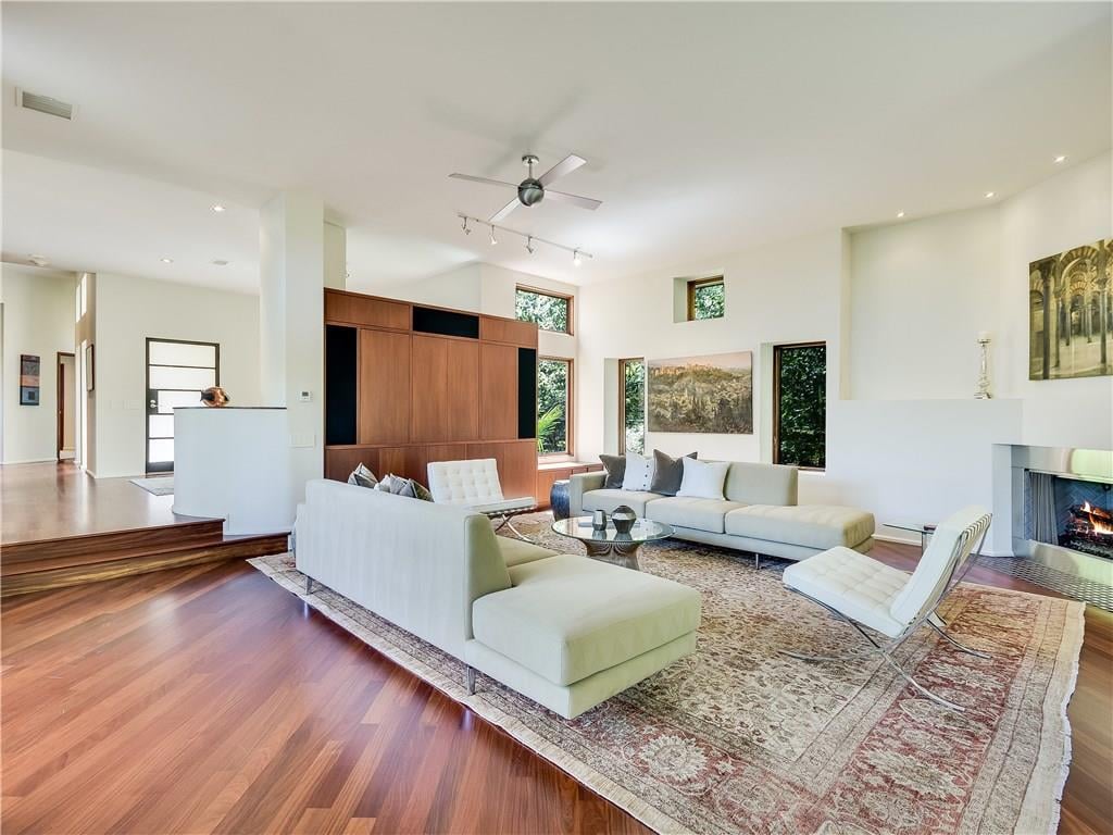 View 4903 Westview Dr in Beverly Hills Sec 01 4903 Westview Dr - property photo 1 - Luxury home in Beverly Hills Sec 01, Austin, TX
