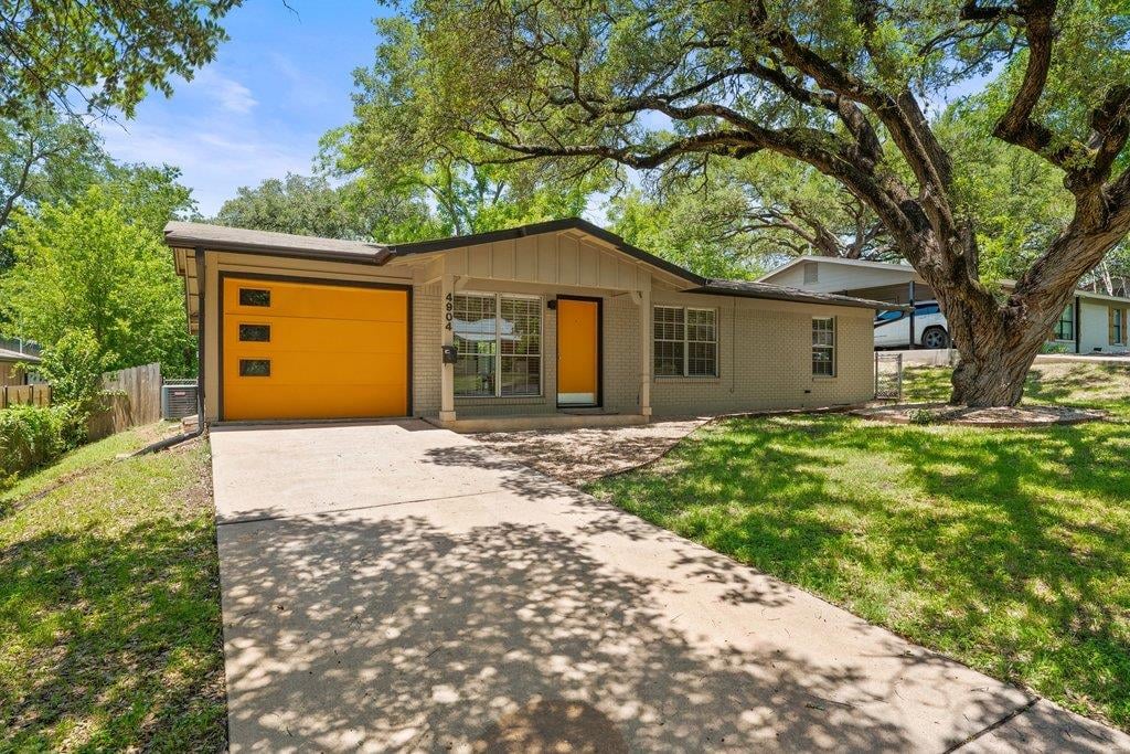 View 4904 Enchanted LN in Park Forest Sec 2 4904 Enchanted LN - front exterior - Luxury home in Park Forest Sec 2, Austin, TX