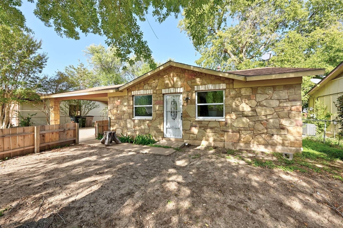 View 4904 TURNSTONE Dr in DOVE SPRINGS PHS 4 AMENDED 4904 TURNSTONE Dr - front exterior - Luxury home in DOVE SPRINGS PHS 4 AMENDED, Austin, TX
