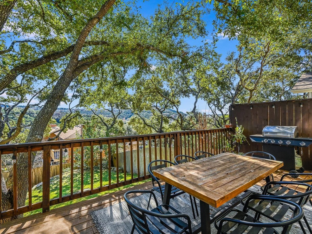 View 4906 Smokey VLY Unit #B in North Cat Mountain 4906 Smokey VLY Unit #B - property photo 1 - Luxury home in North Cat Mountain, Austin, TX