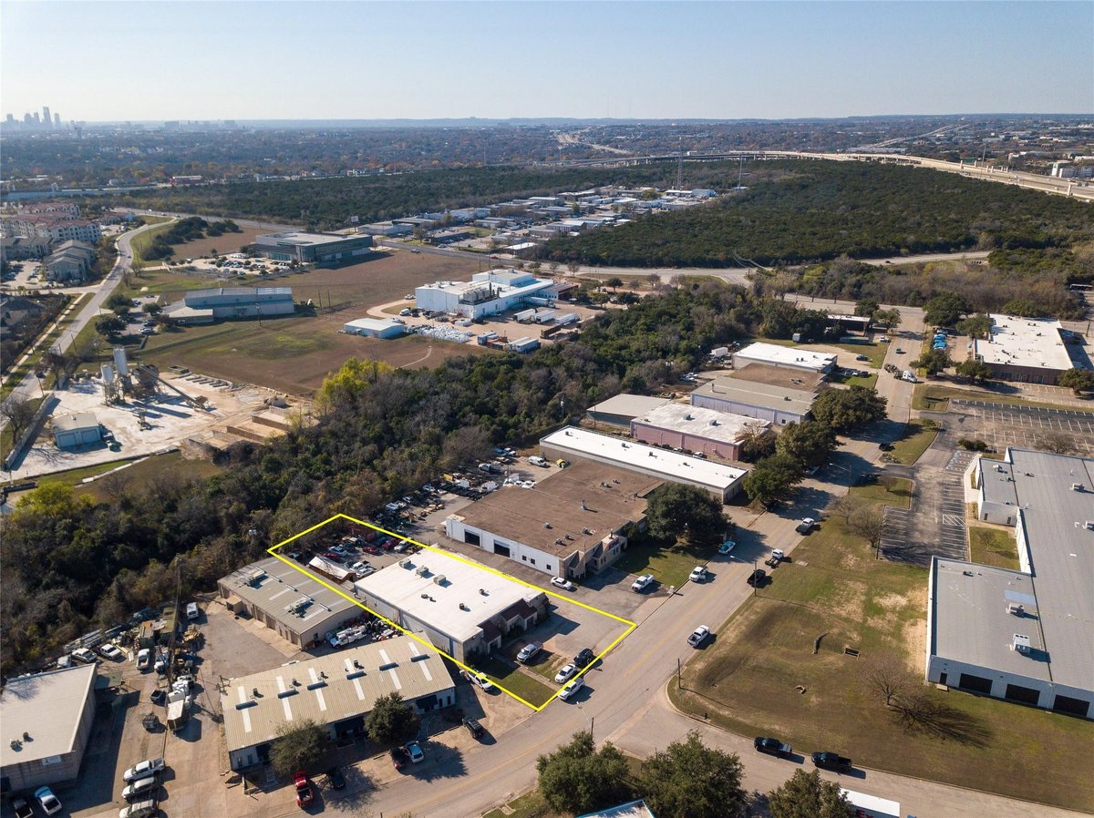 View 4909 Commercial Park Dr Unit #A in Northeast Comm Bus Park Sec 02 4909 Commercial Park Dr Unit #A - front exterior - Luxury home in Northeast Comm Bus Park Sec 02, Austin, TX