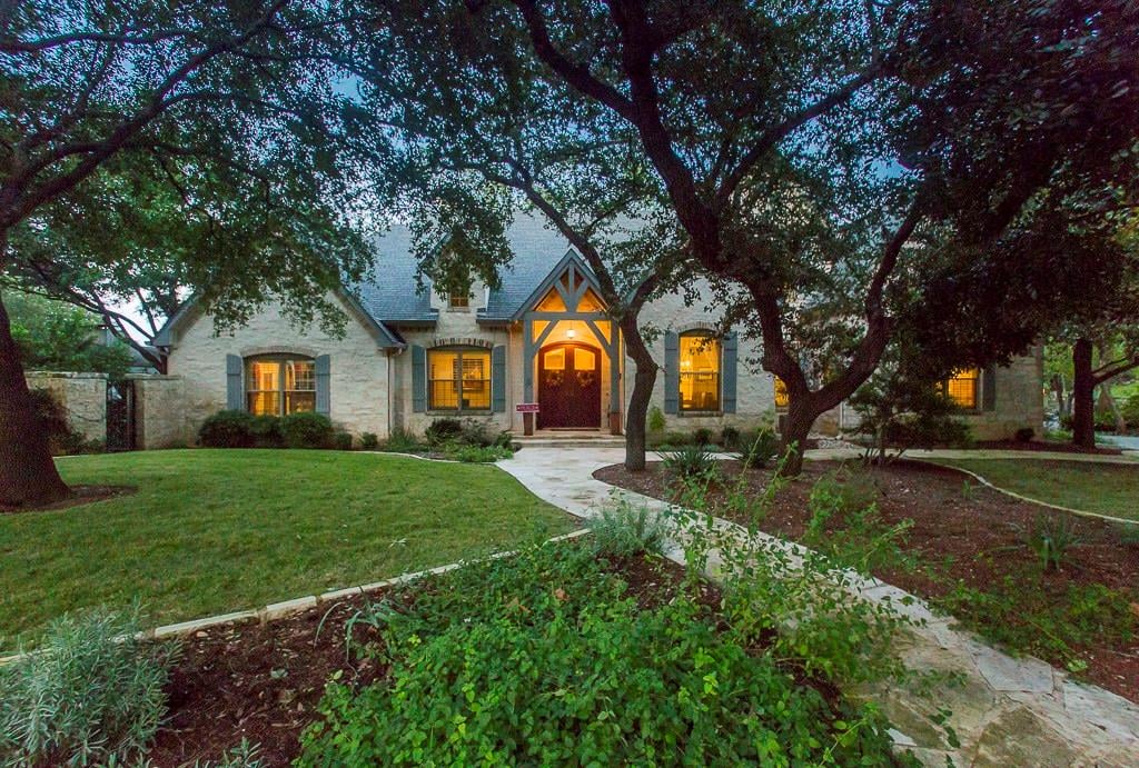 View 4909 Westview Dr in Beverly Hills Sec 01 4909 Westview Dr - property photo 1 - Luxury home in Beverly Hills Sec 01, Austin, TX