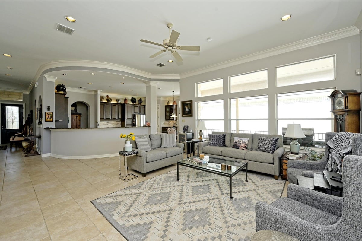 Living area at 4912 Interlachen Ln - 3 bed 2 bath home