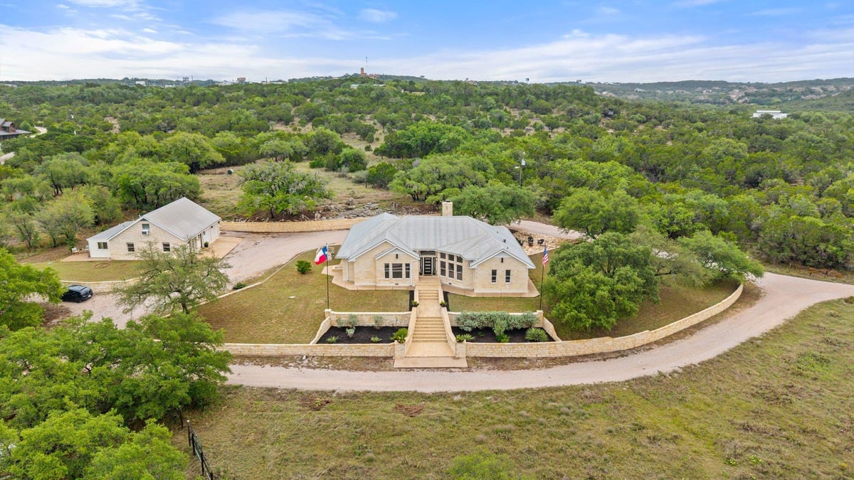 4915 Canyon Ranch Trl - front exterior - Luxury home in Pedernales Canyon Ranch Ph 01, Spicewood, TX