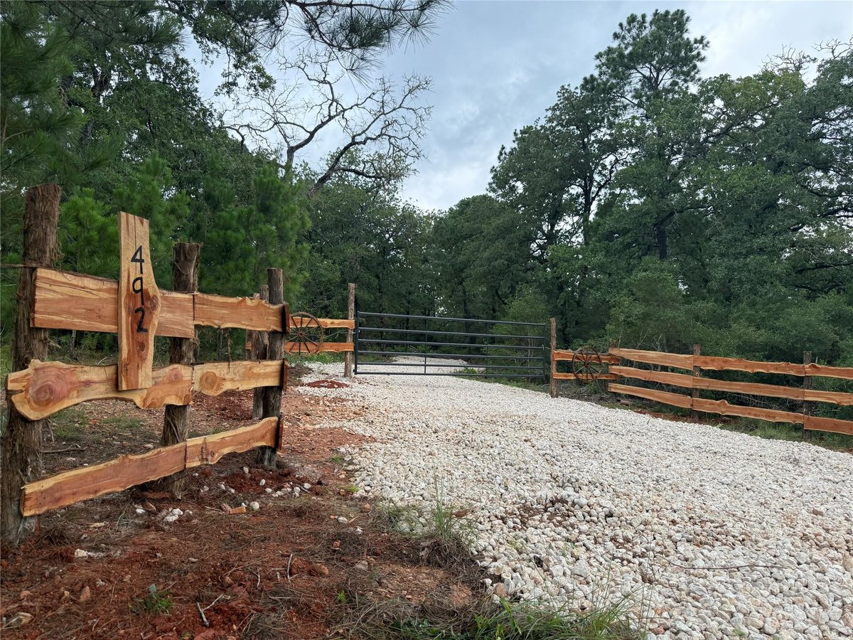 View 492 S Old Potato Rd in Wilburn, Matilda 492 S Old Potato Rd - front exterior - Luxury lot in Wilburn, Matilda, Paige, TX
