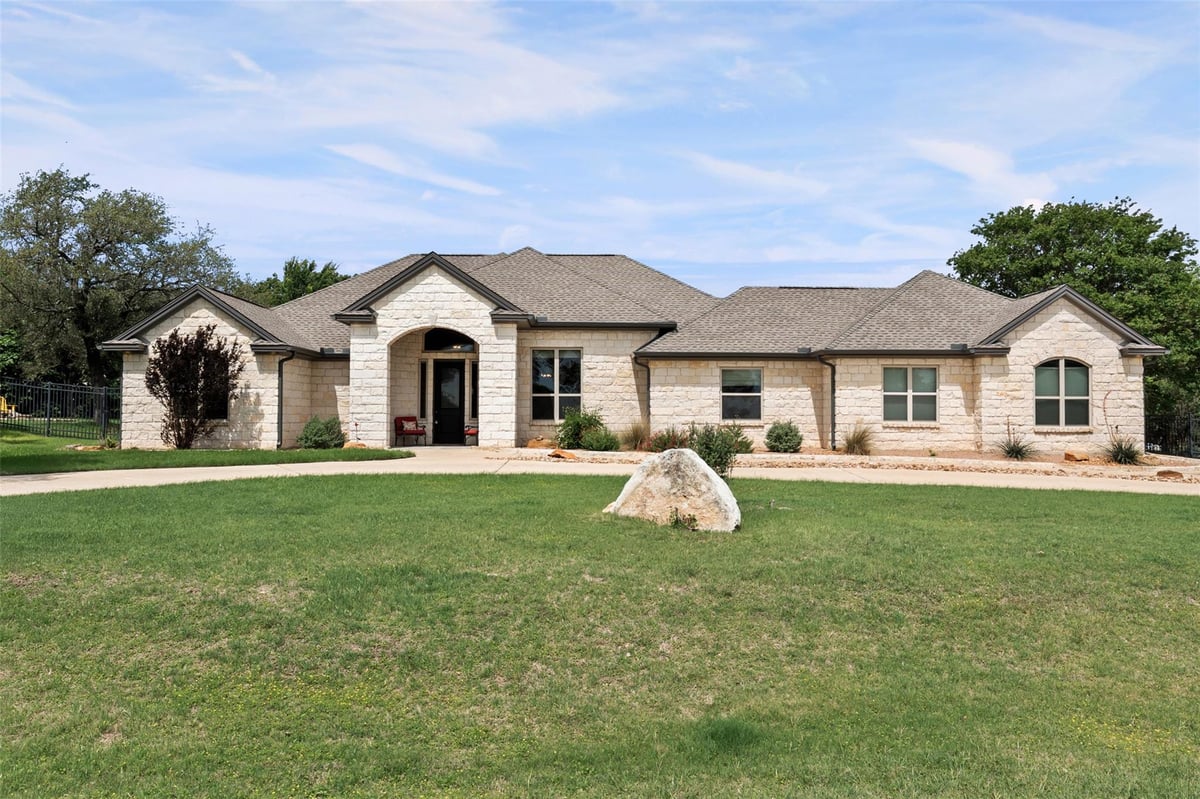 View 4950 Lago Vista Dr in Colinas Del Lago 4950 Lago Vista Dr - front exterior - Luxury home in Colinas Del Lago, Belton, TX