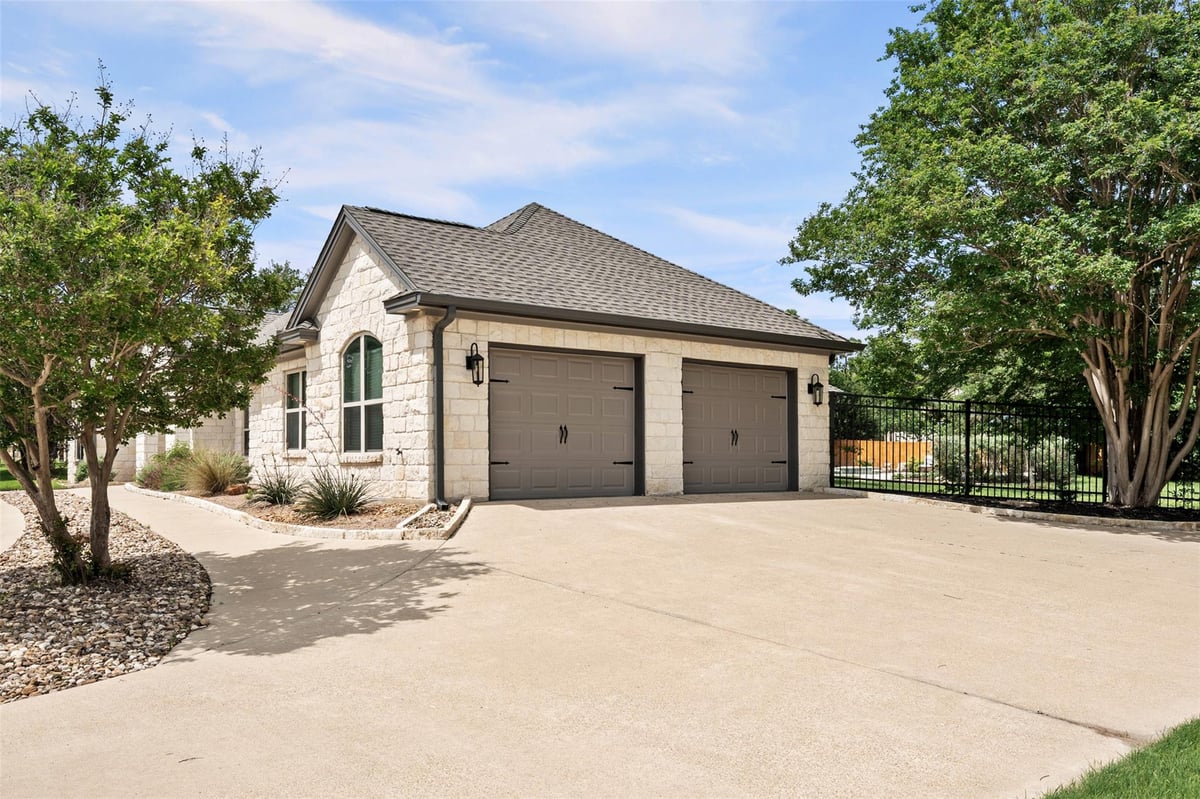 Living area at 4950 Lago Vista Dr - 4 bed 3 bath home