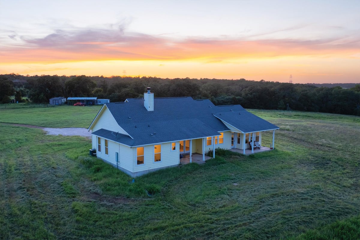 View 498 N County Line Rd in HIDDEN SPRINGS 498 N County Line Rd - front exterior - Luxury home in HIDDEN SPRINGS, Elgin, TX