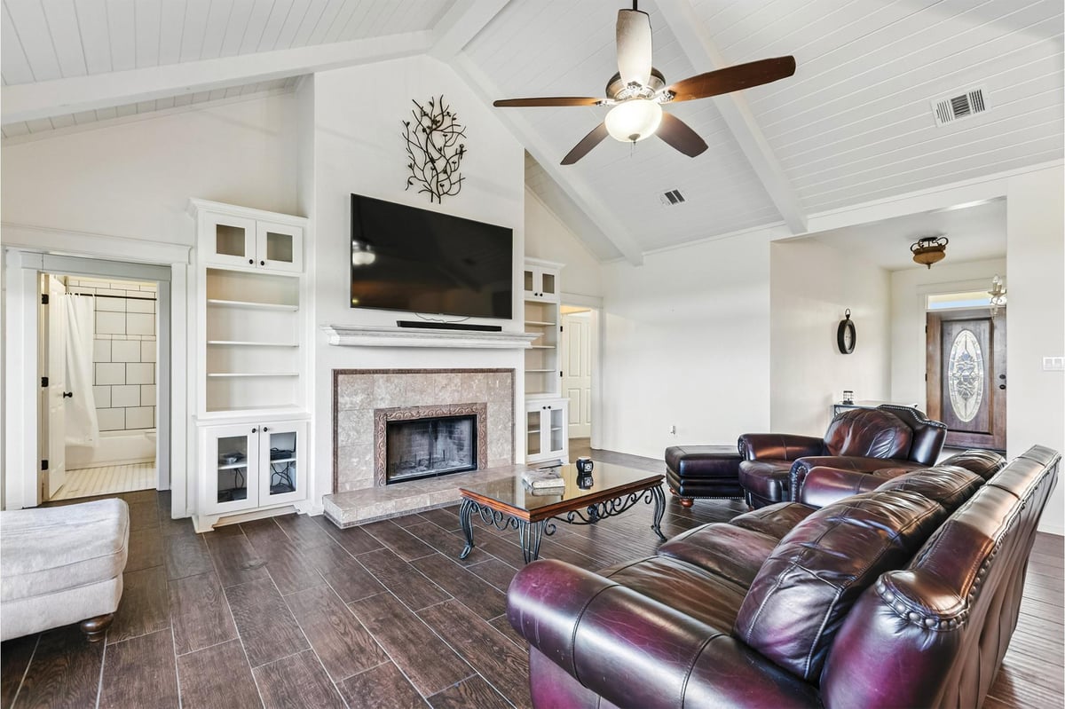 Primary bedroom at 498 N County Line Rd - 4 bed 3 bath home