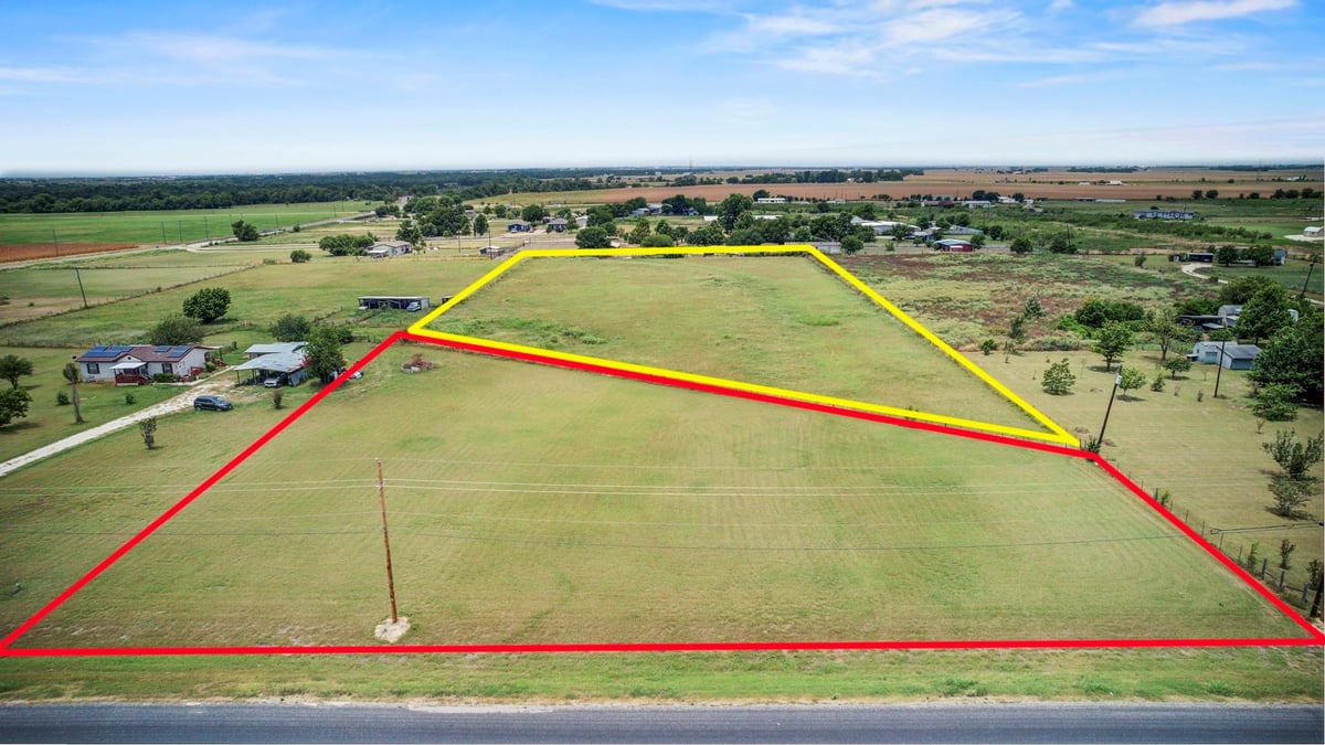 4980 County Road 406 - front exterior - Luxury lot in Aw 0109 Bbb & Crr Co, Taylor, TX