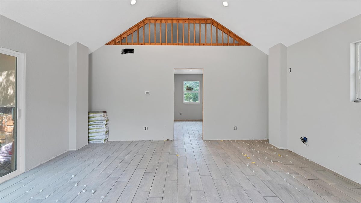 Living area at 499  Bridgestone Ct - 1 bed 1 bath home