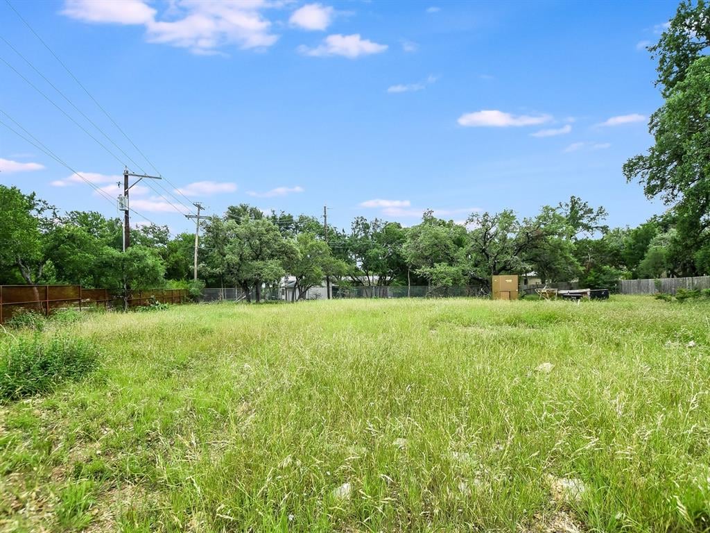 View 499 Rocky River Rd in Smith Joe Resub 499 Rocky River Rd - front exterior - Luxury lot in Smith Joe Resub, West Lake Hills, TX