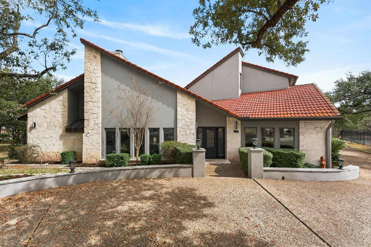 View 5 Leafdale Pt in Hills Lakeway Ph 01 5 Leafdale Pt - property photo 1 - Luxury home in Hills Lakeway Ph 01, The Hills, TX