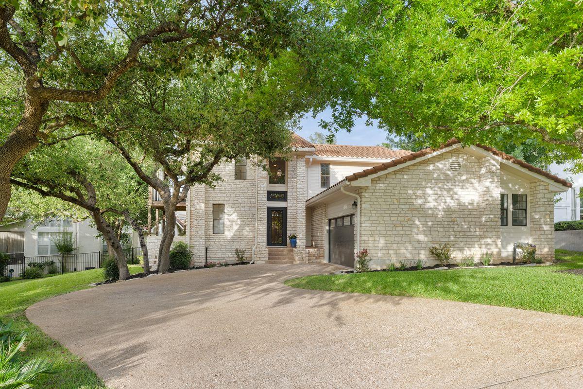 View 5 Valhalla Ct in Hills Lakeway Ph 04 5 Valhalla Ct - property photo 1 - Luxury home in Hills Lakeway Ph 04, The Hills, TX