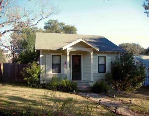 View 500 E Annie St in ARCHER ROY C 500 E Annie St - property photo 1 - Luxury home in ARCHER ROY C, Austin, TX