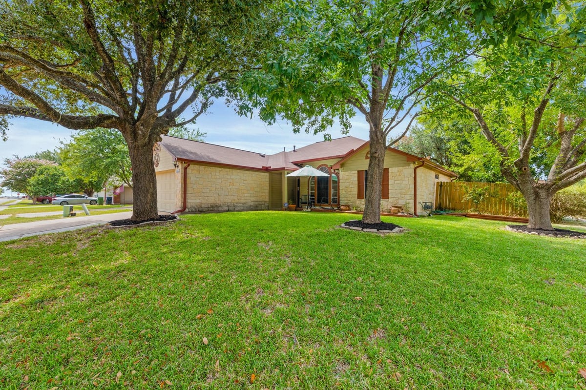 View 500 Morning Dove DR in Clarks Crossing Sec 02 500 Morning Dove DR - property photo 1 - Luxury home in Clarks Crossing Sec 02, Hutto, TX