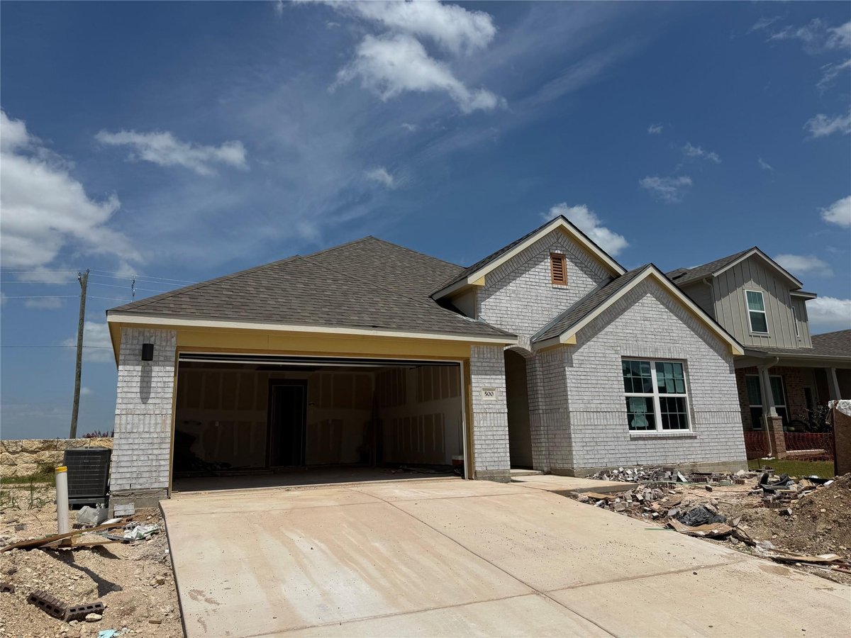 View 500 Quail Convey DR in Hunters Glen 500 Quail Convey DR - front exterior - Luxury home in Hunters Glen, Jarrell, TX