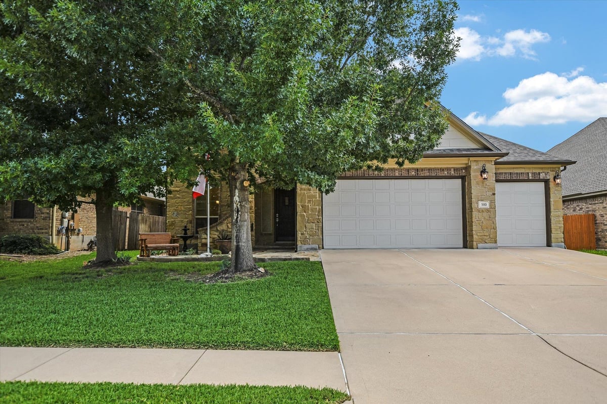 500 Victoria DR - front exterior - Luxury home in Buttercup Crk Ph V Sec 09, Cedar Park, TX