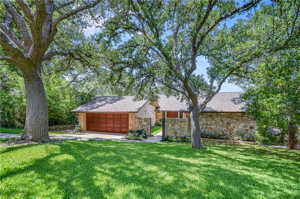 View 5000 Lucas LN in Beverly Hills Sec 01 5000 Lucas LN - front exterior - Luxury home in Beverly Hills Sec 01, Austin, TX