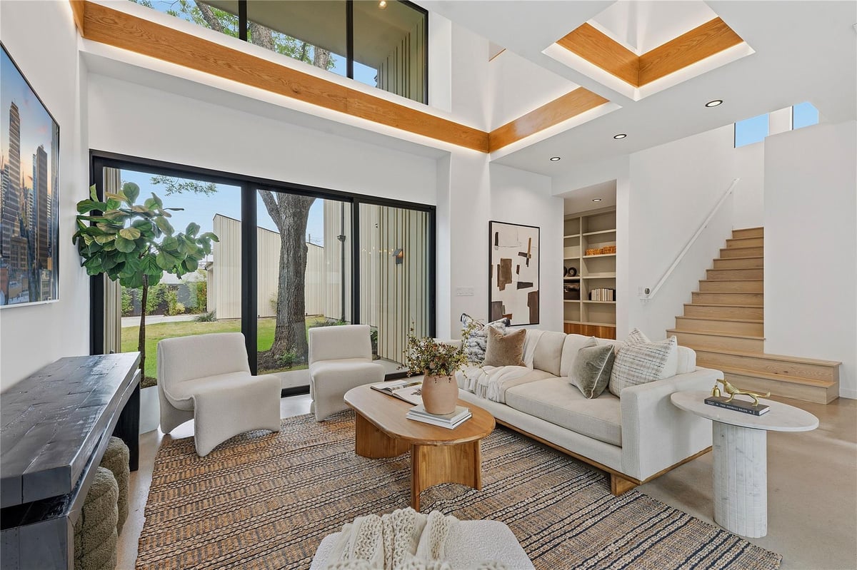 View 5001 Lynnwood St in Rosedown 5001 Lynnwood St - living area with bright living room and fireplace - Luxury home in Rosedown, Austin, TX