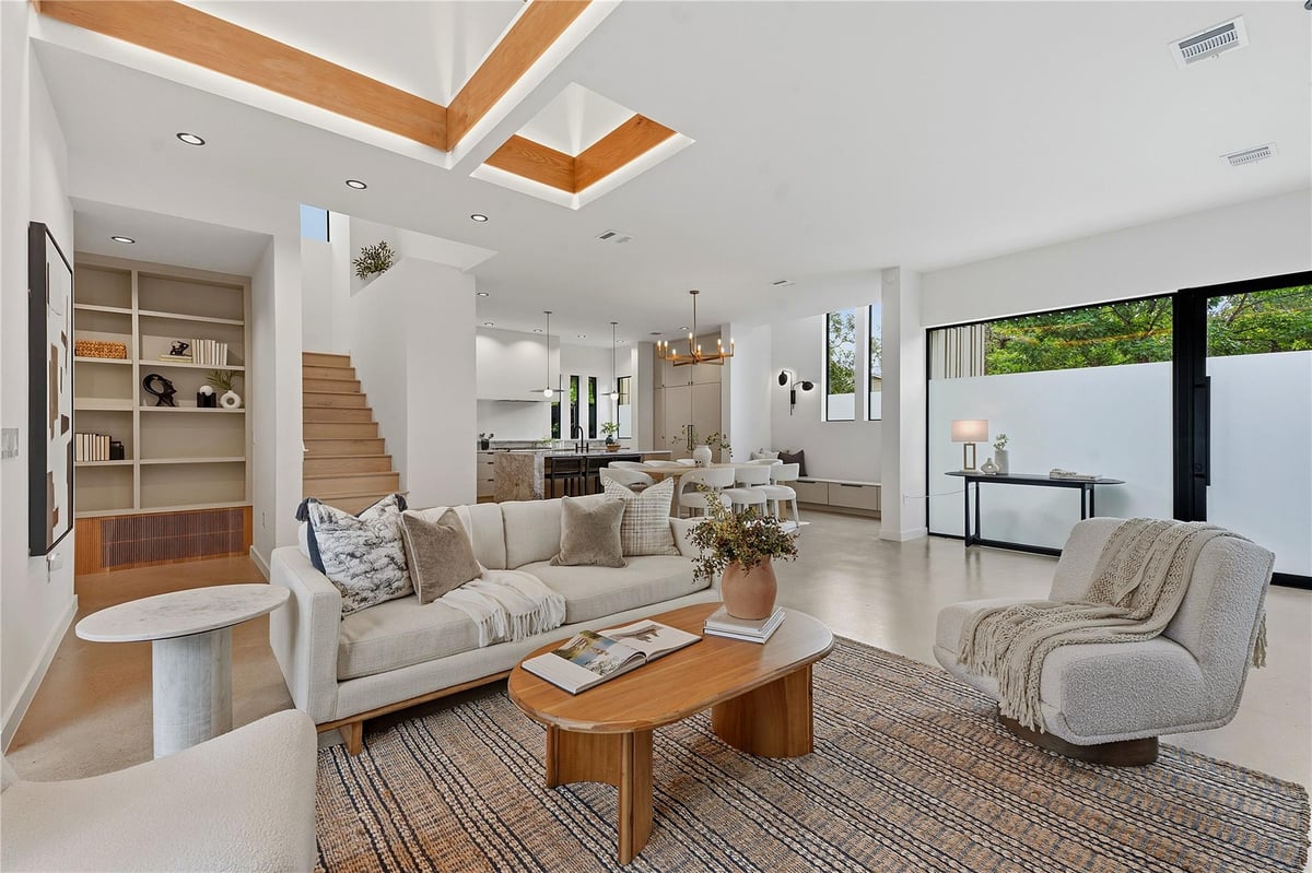Living area at 5001 Lynnwood St - 4 bed 3 bath home