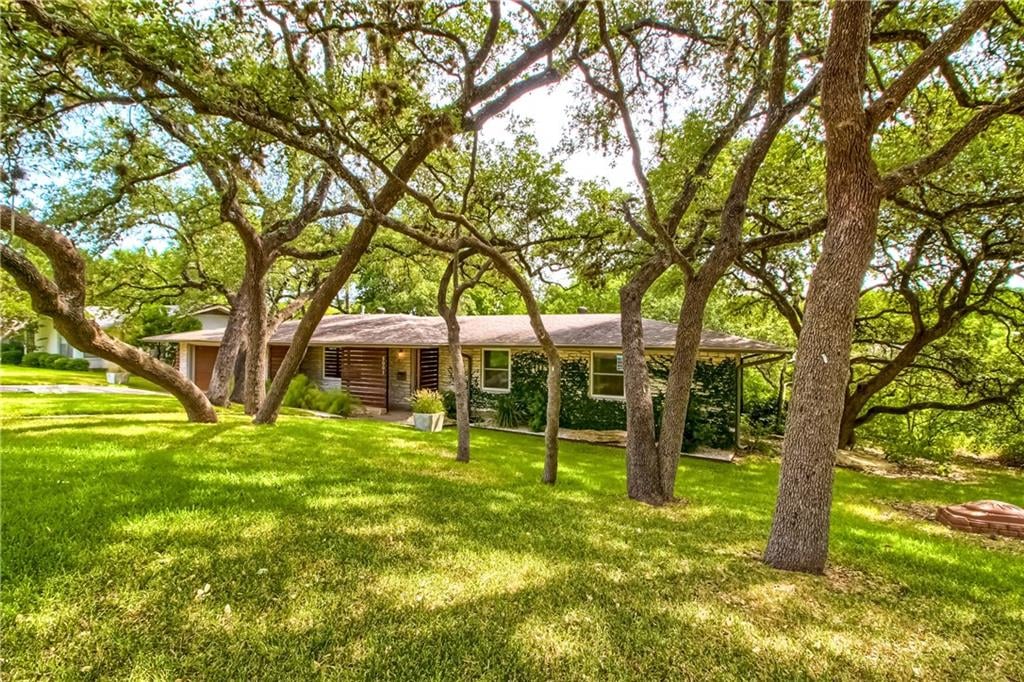 View 5001 Westview DR in Beverly Hills Sec 02 5001 Westview DR - front exterior - Luxury home in Beverly Hills Sec 02, Austin, TX