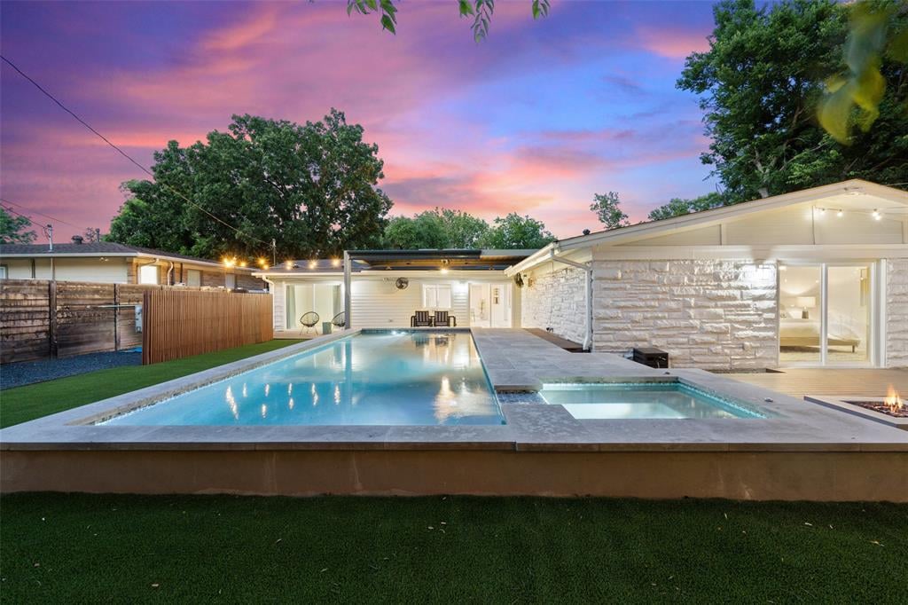 View 5002 N Fresco DR in Highland Village Sec 02 Pt 04 5002 N Fresco DR - property photo 1 - Luxury home in Highland Village Sec 02 Pt 04, Austin, TX