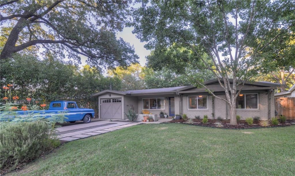 View 5005 Strass Dr in Shoalmont Sec 05 5005 Strass Dr - property photo 1 - Luxury home in Shoalmont Sec 05, Austin, TX