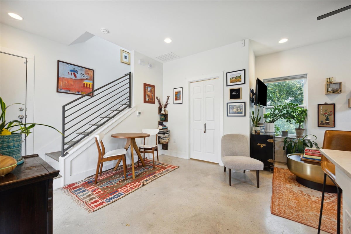 Primary bedroom - 5006 Baker St Unit #B Primary bedroom at 5006 Baker St Unit #B - 2 bed 1 bath home
