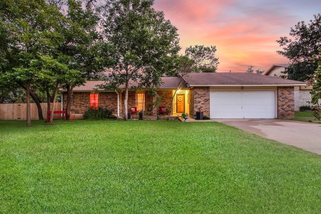 View 5007 Smokey Mountain in Angus Valley Annex Sec 03 5007 Smokey Mountain - front exterior - Luxury home in Angus Valley Annex Sec 03, Austin, TX