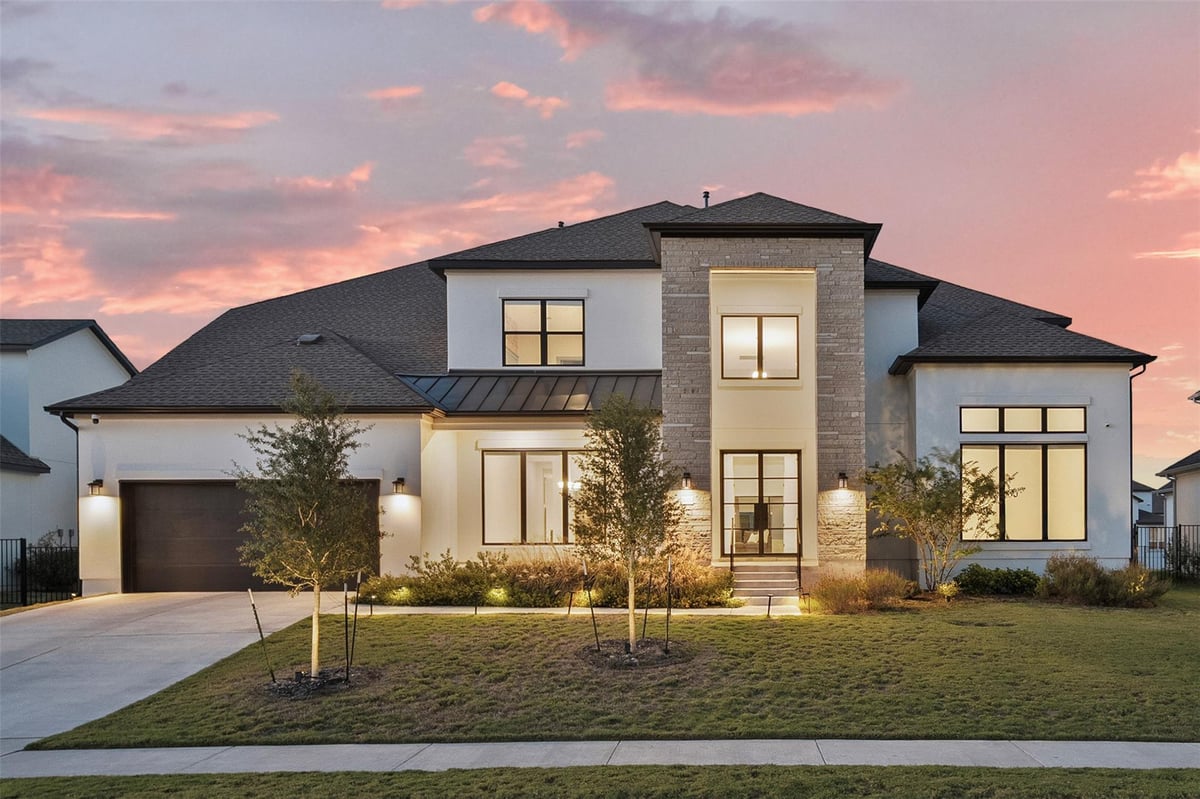 Living area at 5009 Forenza Trce - 5 bed 5 bath home