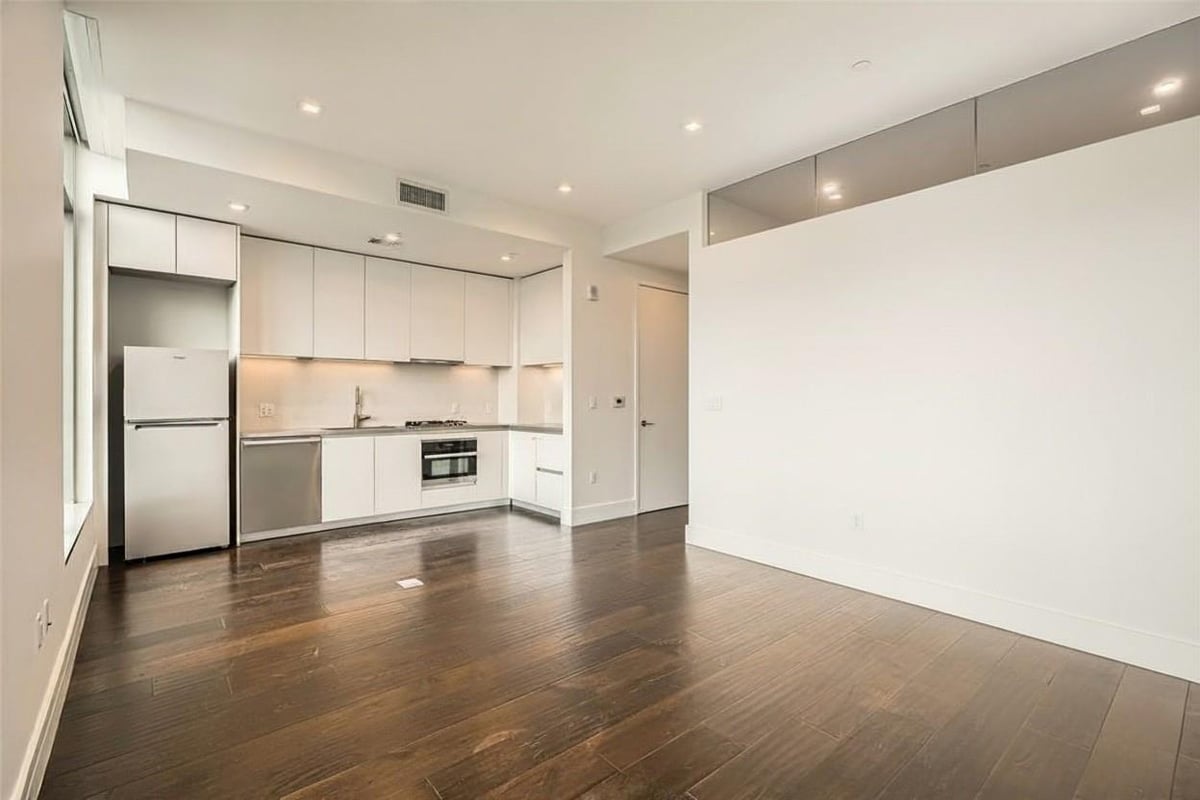Living area at 501 West Ave Unit #1306 - 1 bed 1 bath home