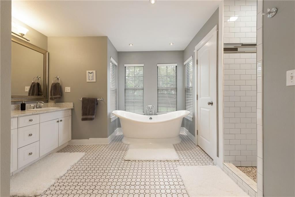 View 5010 Placid Pl in Highland Village Sec 02 Pt 03 5010 Placid Pl - property photo 1 - Luxury home in Highland Village Sec 02 Pt 03, Austin, TX