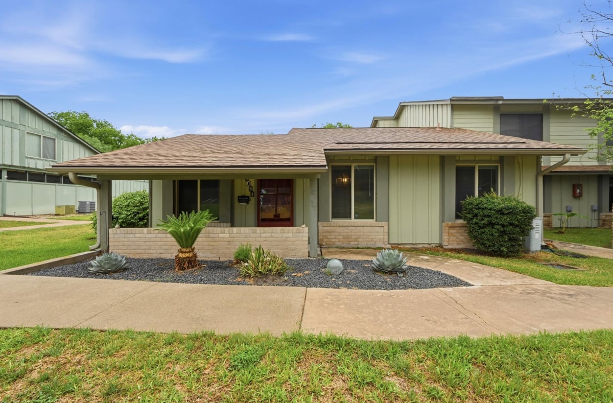 5011 Fort Clark DR - property photo 1 - Luxury home in Park At Battle Bend Amd, Austin, TX