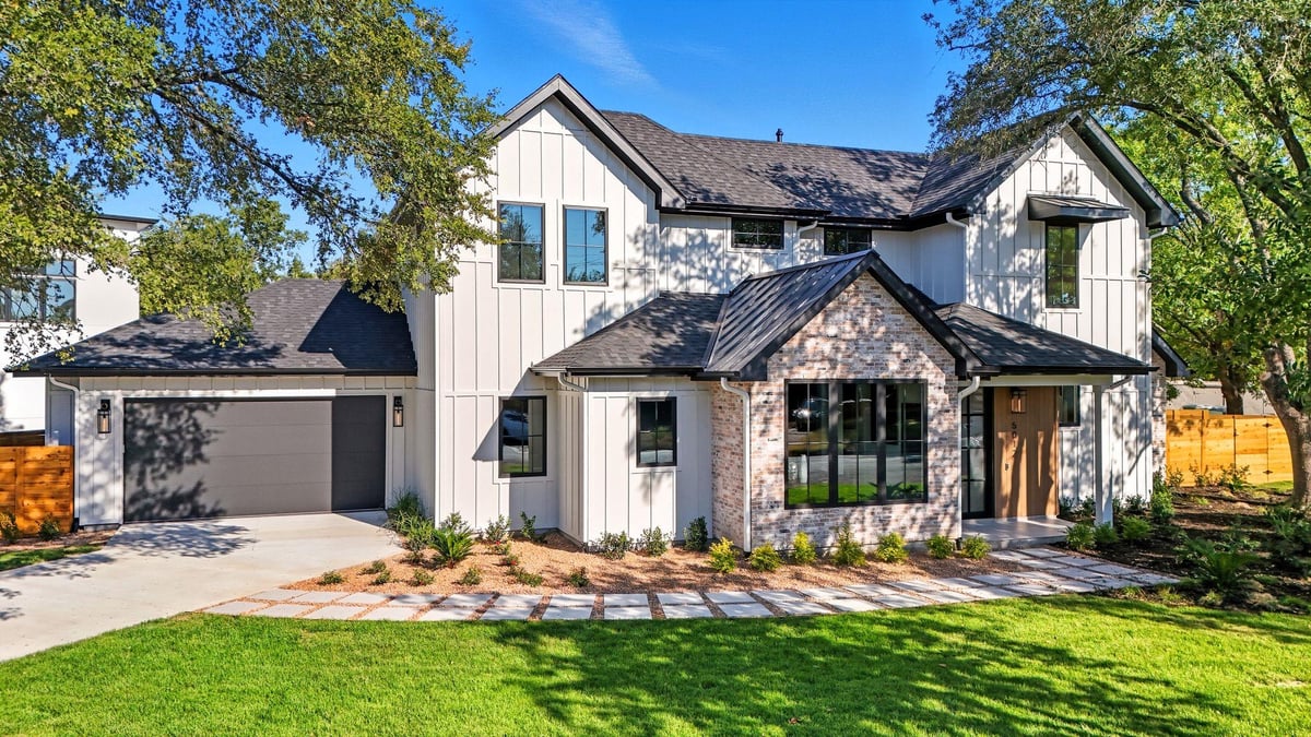 5012 Highland Ct - front exterior - Luxury home in Highland Park Court, Austin, TX
