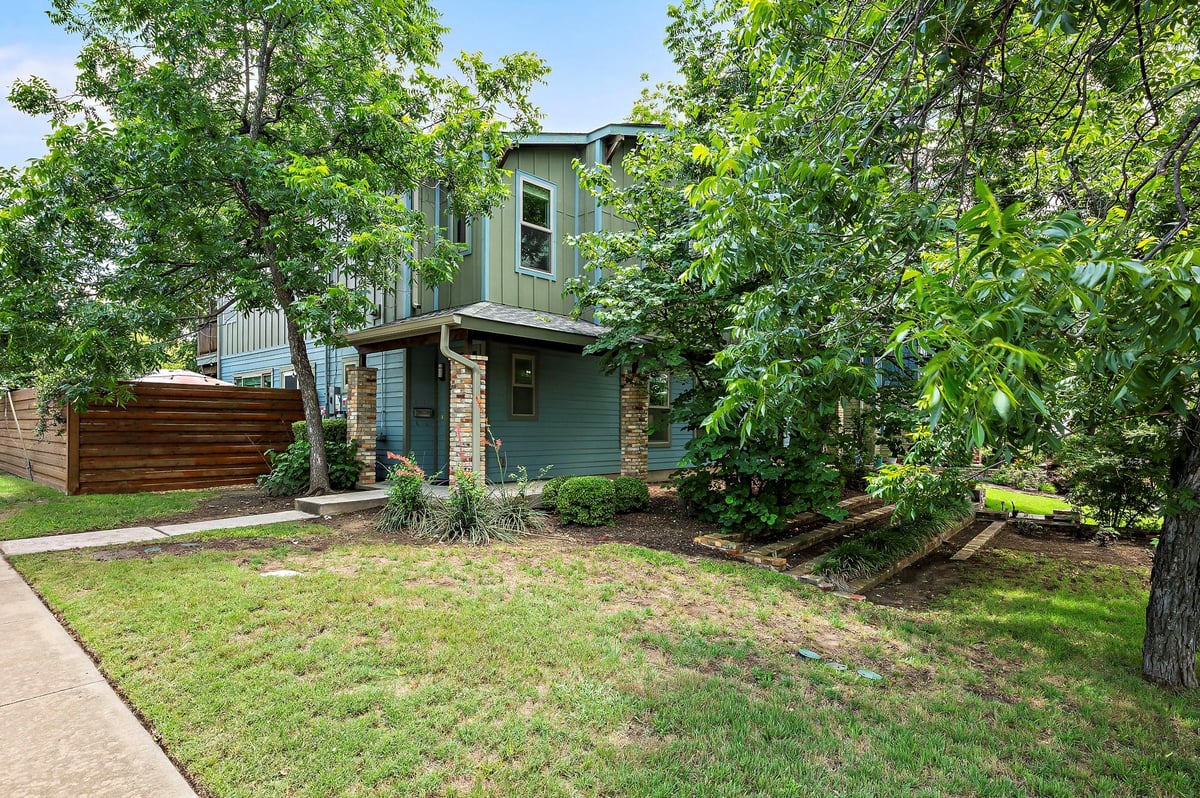 View 5013 Avenue F Unit #B in Hegman Sub 5013 Avenue F Unit #B - front exterior - Luxury home in Hegman Sub, Austin, TX
